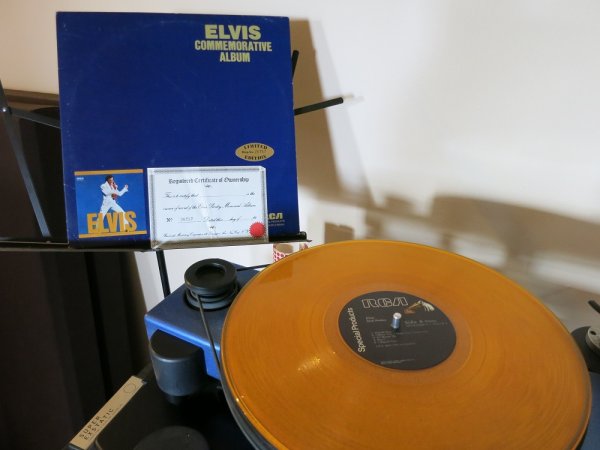 Elvis Presley - Elvis Commemorative Album.jpg