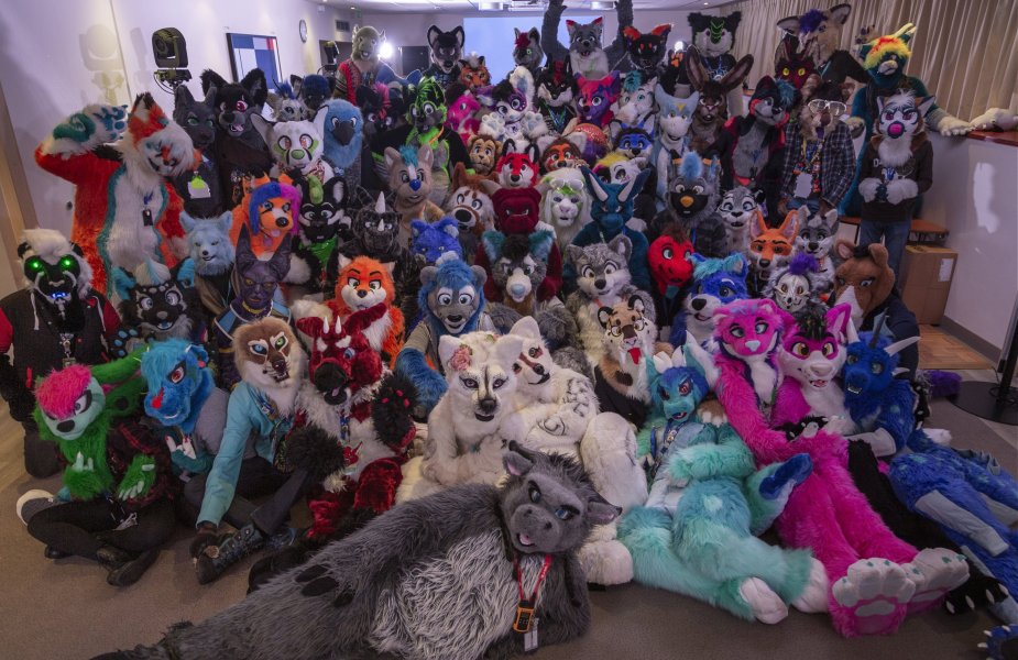 FBL_2018_FURSUIT_GROUP_PHOTO.jpg