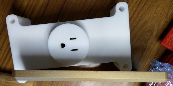 US socket with Faceplace on side.jpg
